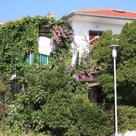 Apartments Petar - 6M From The Sea Barbat na Rabu Exterior foto