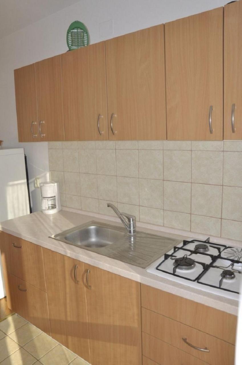 Apartments Petar - 6M From The Sea Barbat na Rabu Exterior foto