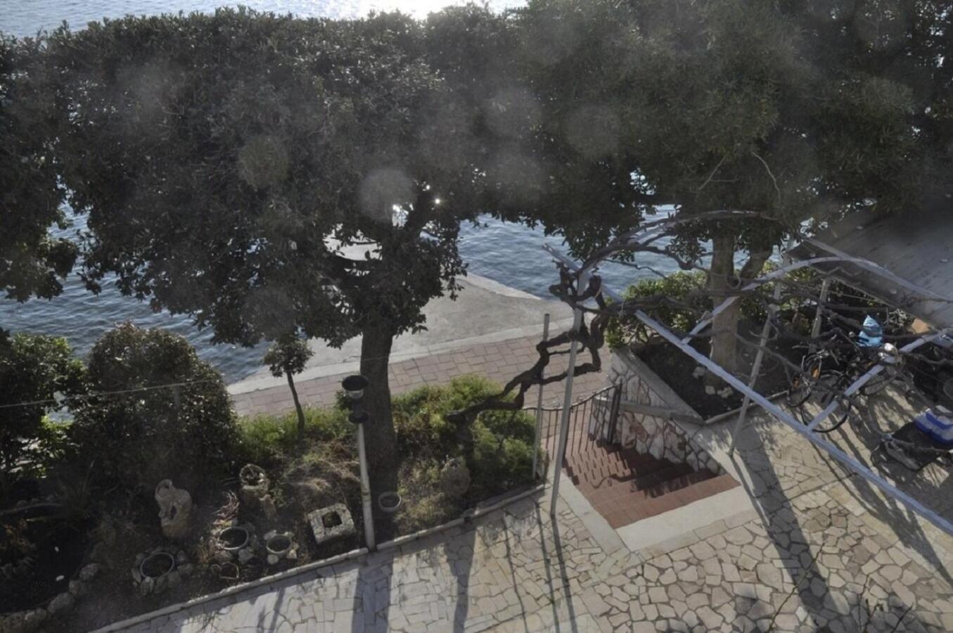 Apartments Petar - 6M From The Sea Barbat na Rabu Exterior foto